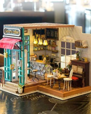 Simon’s Coffee House – DIY House