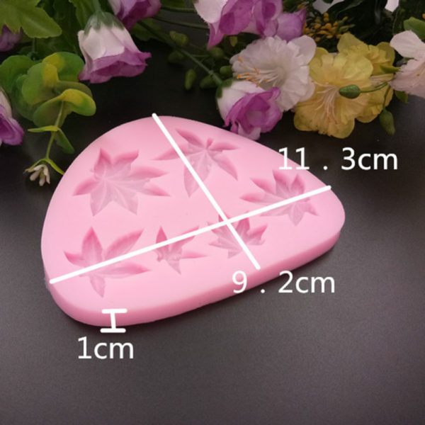Dimensions of the maple leaf silicone mould