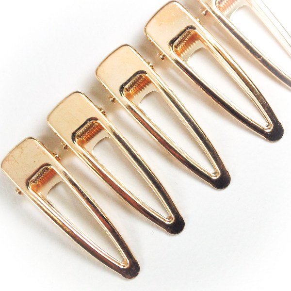 Slanted gold clips
