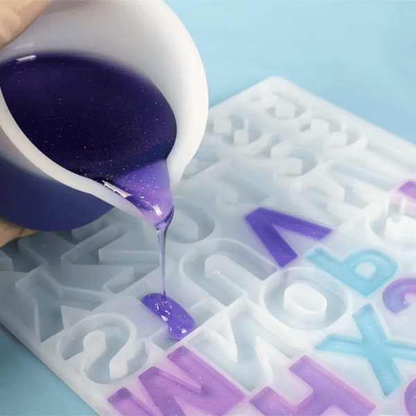Example of pouring resin out of silicone mixing cup