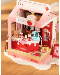 DIY Mini House – Strawberry Milk Box