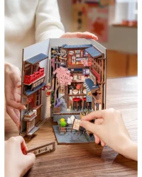 Robotime Book Nook – Wine Alley